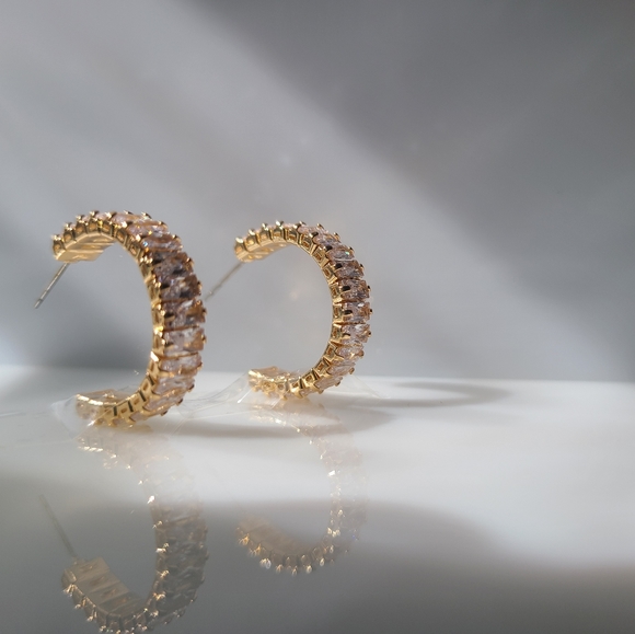 Nola Earing - Picture 3 of 4